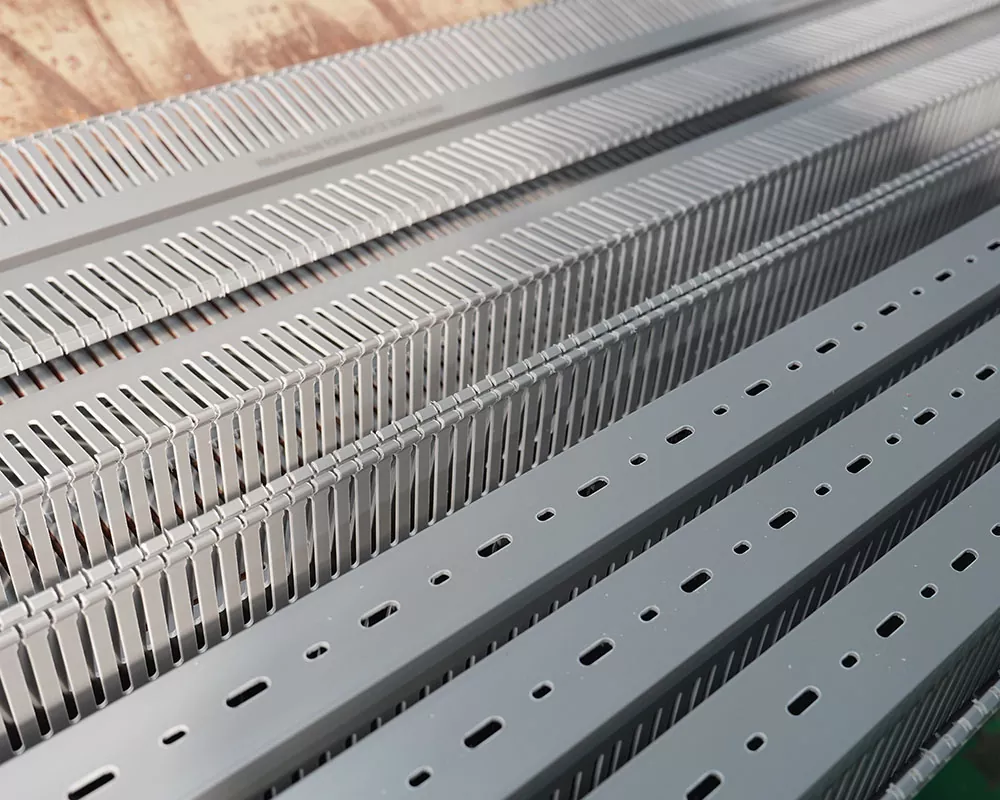 Berapa kisaran ketahanan suhu baki kabel tahan api PVC di dalam kabinet distribusi?